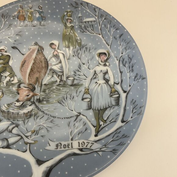 Haviland Limoges The 12 Days of Christmas Plate Eight Maids Milking 1977 Signed - Picture 2 of 6